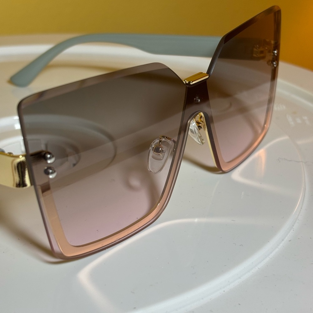 Classy Sassy sunglasses